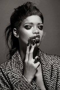 Фотосессия Рианны для «032c Magazine» (зима 2013/2014): rihanna-032c-magazine--01_Starbeat.ru