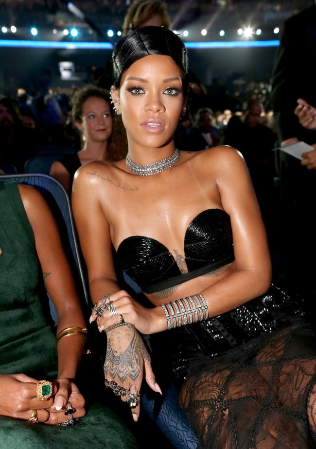 «American Music Awards 2013» в Лос-Анджелесе: Рианна: rihanna-2013-american-music-awards--06_Starbeat.ru