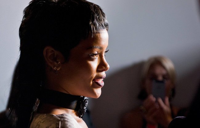 Рианна на Неделе Моды в Нью-Йорке: rihanna-15_Starbeat.ru