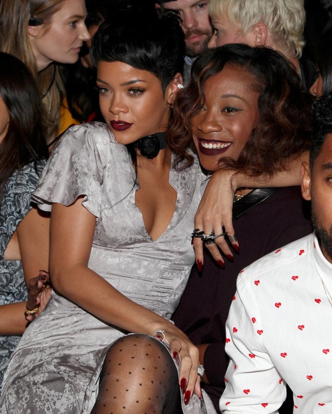 Рианна на Неделе Моды в Нью-Йорке: rihanna-18_Starbeat.ru