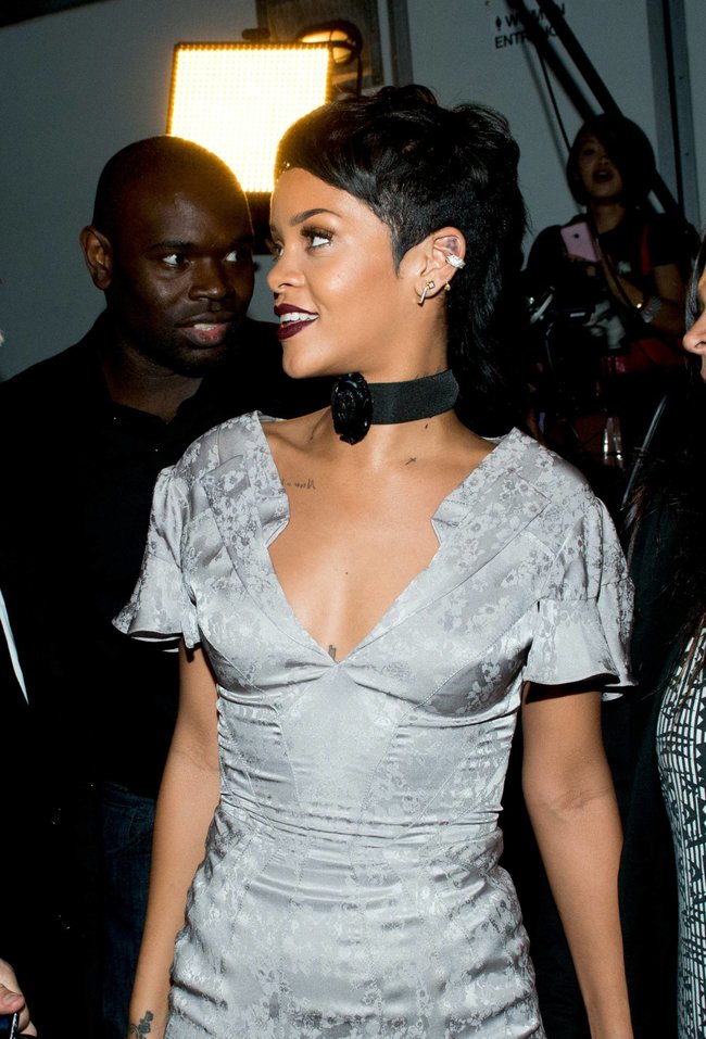 Рианна на Неделе Моды в Нью-Йорке: rihanna-41_Starbeat.ru