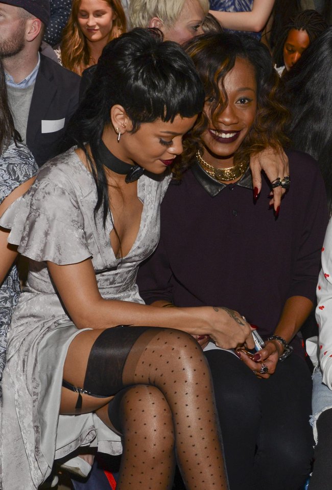 Рианна на Неделе Моды в Нью-Йорке: rihanna-81_Starbeat.ru