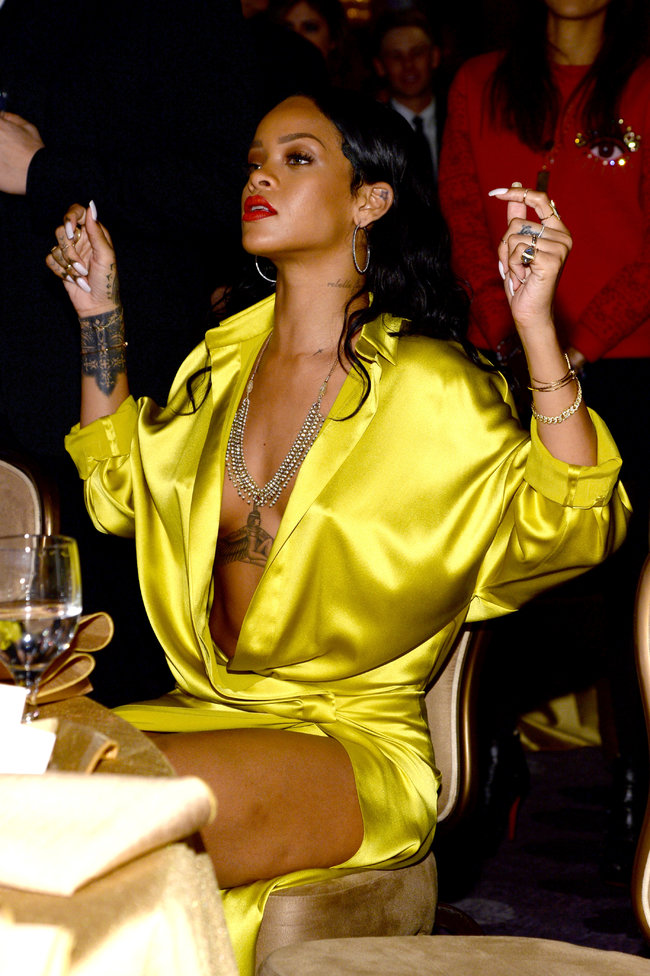Рианна на светском рауте «Clive Davis 56th GRAMMY Awards»: rihanna-2014-grammy-photos--02_Starbeat.ru