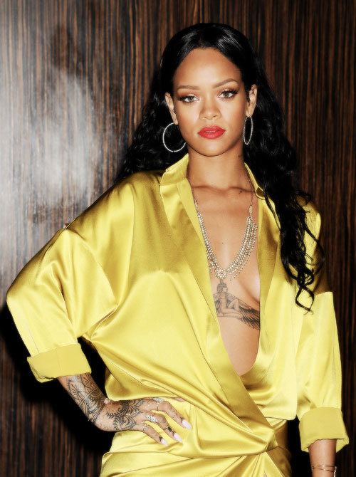Рианна на светском рауте «Clive Davis 56th GRAMMY Awards»: rihanna-grammy-2014-clive-davis-pre-grammy-5_Starbeat.ru