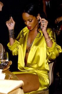 Рианна на светском рауте «Clive Davis 56th GRAMMY Awards»: rihanna-2014-grammy-photos--01_Starbeat.ru