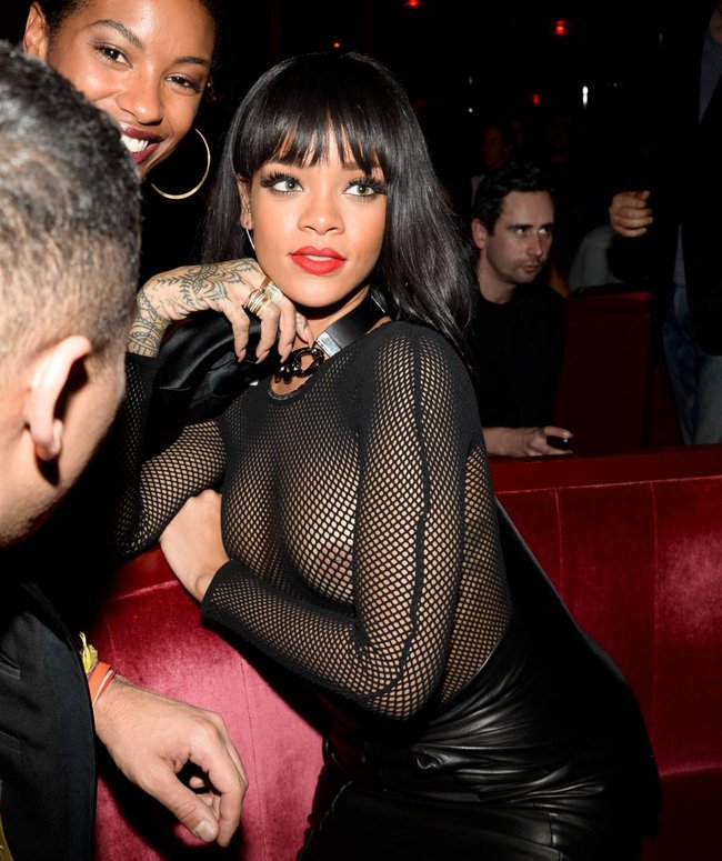 Рианна в просвечивающем наряде: афтепати модного показа «Balmain»: rihanna-35_Starbeat.ru
