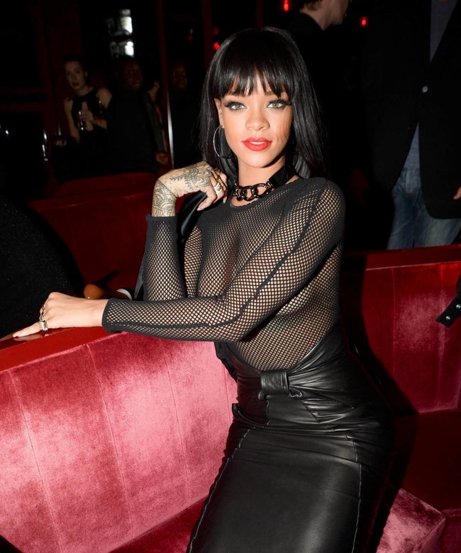 Рианна в просвечивающем наряде: афтепати модного показа «Balmain»: rihanna-64_Starbeat.ru