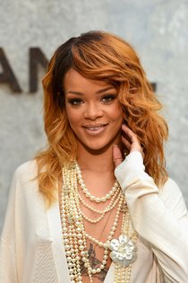 Увеличить фото rihanna-1_Starbeat.ru Рианна на модном показе «Chanel» в Париже: rihanna-1_Starbeat.ru