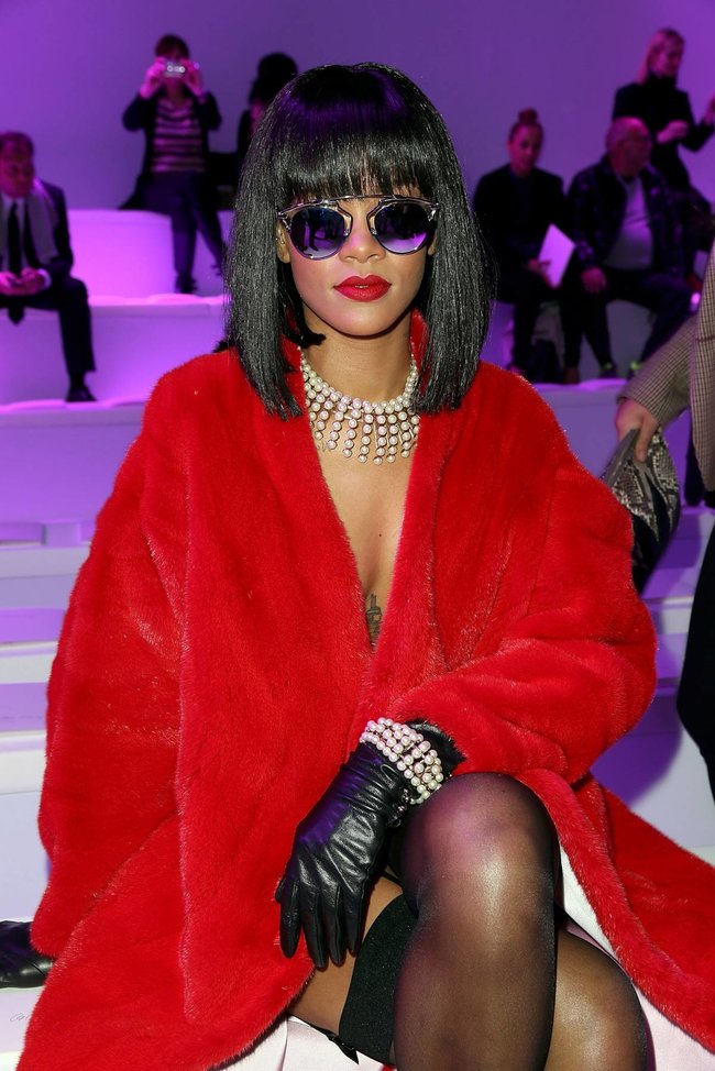 Модный показ «Christian Dior» в Париже посетила Рианна: rihanna-11_Starbeat.ru