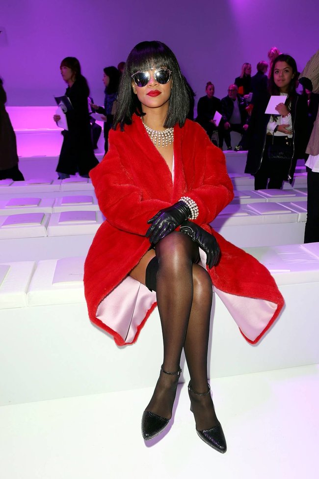 Модный показ «Christian Dior» в Париже посетила Рианна: rihanna-16_Starbeat.ru