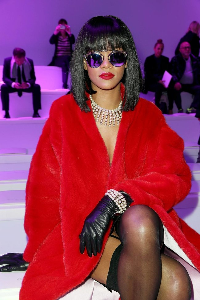 Модный показ «Christian Dior» в Париже посетила Рианна: rihanna-18_Starbeat.ru
