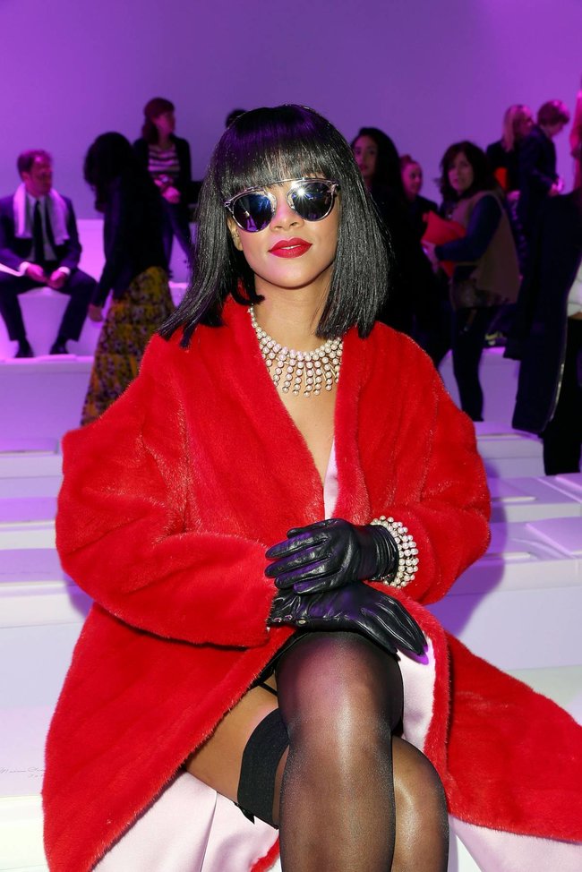 Модный показ «Christian Dior» в Париже посетила Рианна: rihanna-19_Starbeat.ru