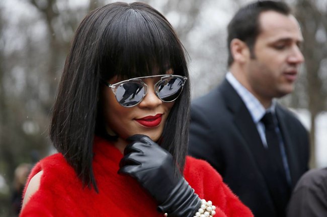 Модный показ «Christian Dior» в Париже посетила Рианна: rihanna-5_Starbeat.ru