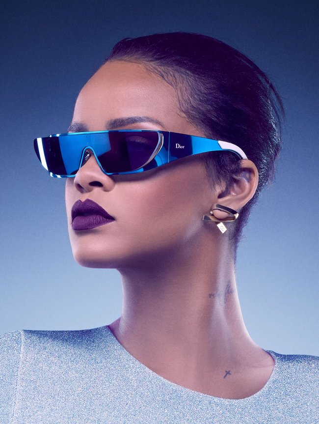 Рианна, нам надо продать больше очёчей! Фото для Christian Dior: rihanna-5-1_Starbeat.ru