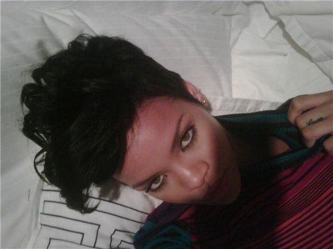 Личные фотографии Рианны из Instagram (79 фото): the-80-hottest-rihanna-personal-pics-09_Starbeat.ru
