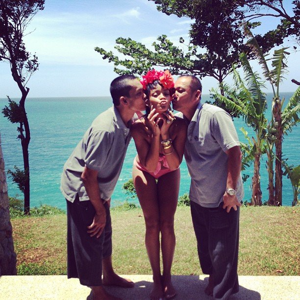 Личные фотографии Рианны из Instagram (79 фото): the-80-hottest-rihanna-personal-pics-11_Starbeat.ru