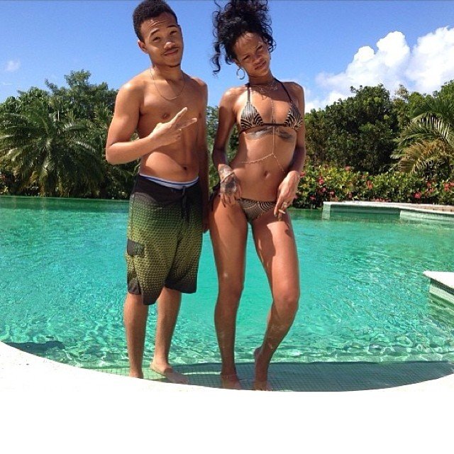 Личные фотографии Рианны из Instagram (79 фото): the-80-hottest-rihanna-personal-pics-16_Starbeat.ru