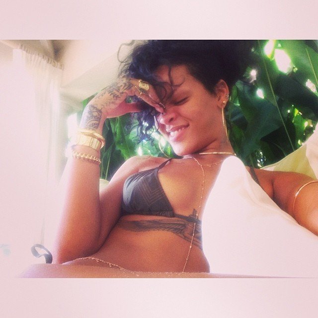 Личные фотографии Рианны из Instagram (79 фото): the-80-hottest-rihanna-personal-pics-18_Starbeat.ru