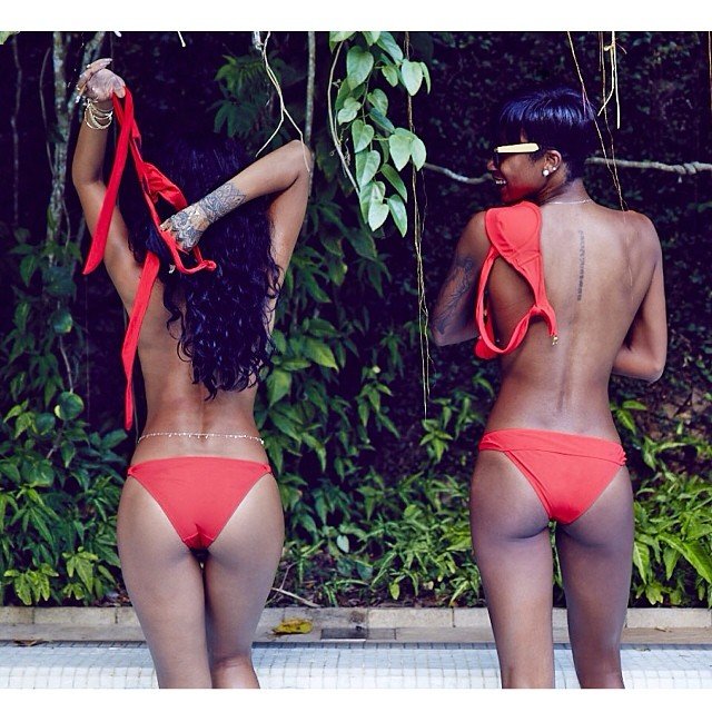 Личные фотографии Рианны из Instagram (79 фото): the-80-hottest-rihanna-personal-pics-21_Starbeat.ru