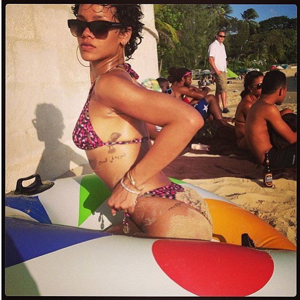 Личные фотографии Рианны из Instagram (79 фото): the-80-hottest-rihanna-personal-pics-35_Starbeat.ru