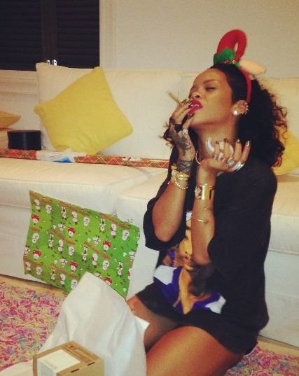 Личные фотографии Рианны из Instagram (79 фото): the-80-hottest-rihanna-personal-pics-37_Starbeat.ru
