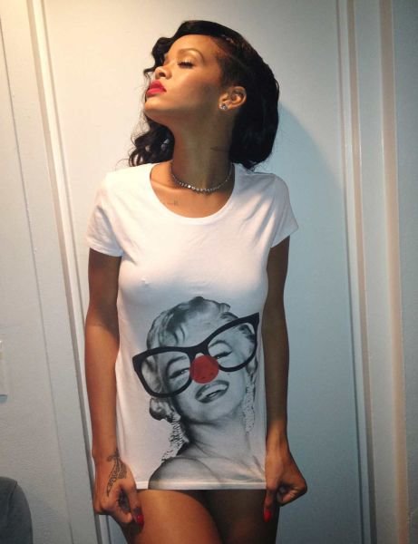 Личные фотографии Рианны из Instagram (79 фото): the-80-hottest-rihanna-personal-pics-41_Starbeat.ru