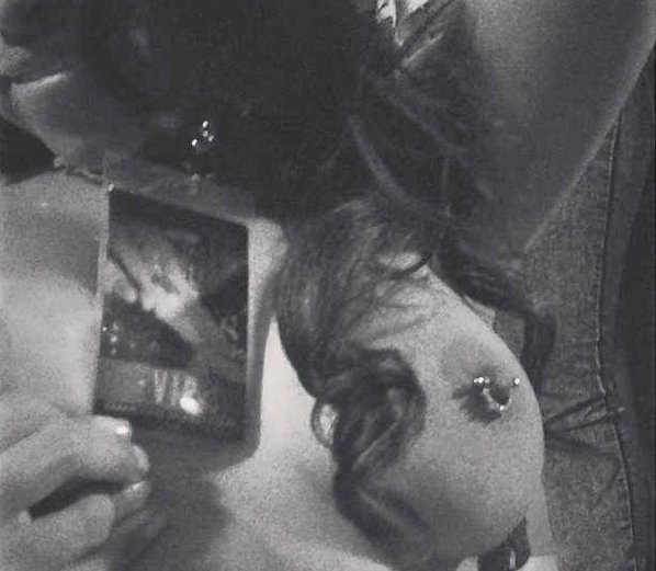 Личные фотографии Рианны из Instagram (79 фото): the-80-hottest-rihanna-personal-pics-54_Starbeat.ru