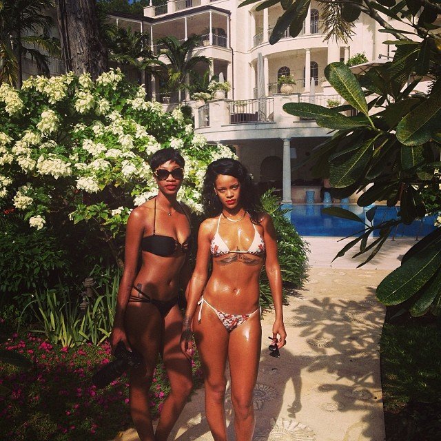 Личные фотографии Рианны из Instagram (79 фото): the-80-hottest-rihanna-personal-pics-64_Starbeat.ru
