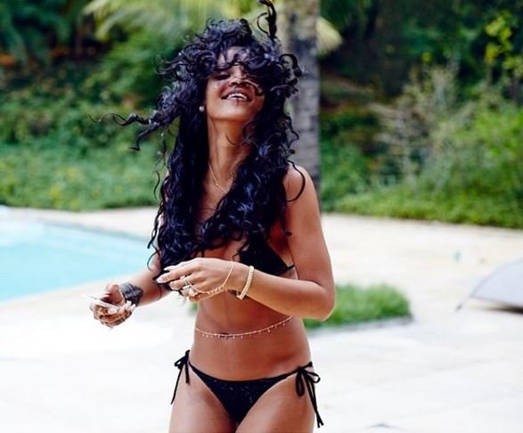 Личные фотографии Рианны из Instagram (79 фото): the-80-hottest-rihanna-personal-pics-65_Starbeat.ru