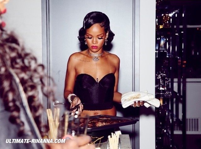 Личные фотографии Рианны из Instagram (79 фото): the-80-hottest-rihanna-personal-pics-71_Starbeat.ru