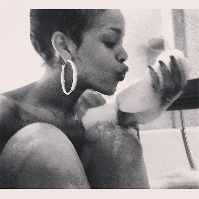 Личные фотографии Рианны из Instagram (79 фото): the-80-hottest-rihanna-personal-pics-76_Starbeat.ru