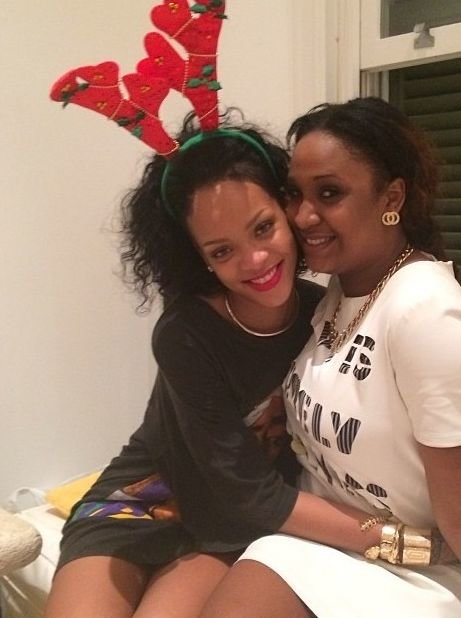 Личные фотографии Рианны из Instagram (79 фото): the-80-hottest-rihanna-personal-pics-78_Starbeat.ru