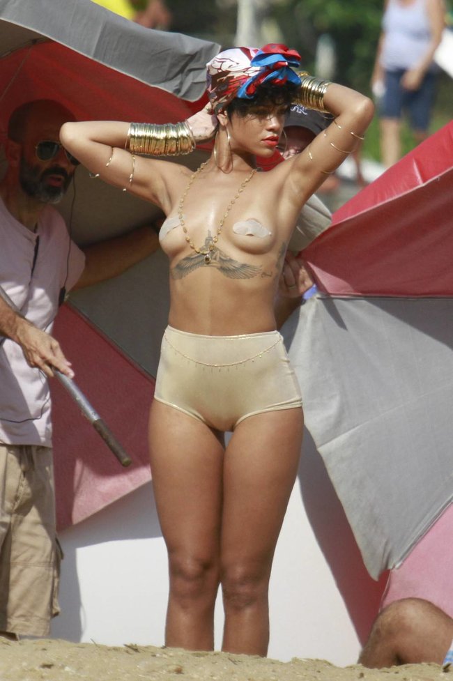 Рианна топлесс: на съемках фотосессии в Бразилии: rihanna-171_Starbeat.ru