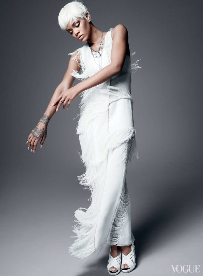 Блистательная Рианна украсила обложку «Vogue US» в марте: rihanna-vogue-us--04_Starbeat.ru