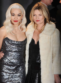 Рита Ора и Кейт Мосс на премии «British Fashion Awards» в Лондоне: rita-ora-2013-british-fashion-awards--02_Starbeat.ru