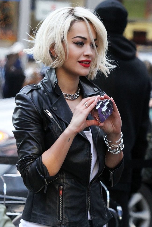 Рита Ора на съемках рекламы для «DKNY» в Нью-Йорке: rita-ora---on-set-of-a-dkny-in-nyc--22_Starbeat.ru