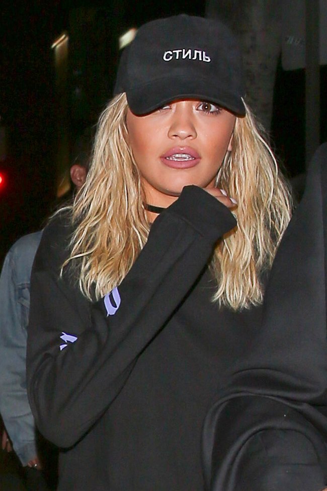 Рита Ора в русской кепке двинулась в ночной клуб «Warwick» (Западный Голливуд): rita-ora-10_Starbeat.ru
