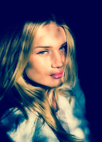 Роузи Хантингтон-Уайтли: фотосессия «Coveteur 2014»: rosie-huntington-whiteley-coveteur-2014-photoshoot--16_Starbeat.ru