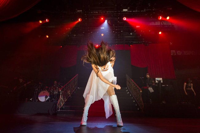 Выступление Селены Гомес на «State Farm Arena» в городе Идальго: selena-gomez-111_Starbeat.ru