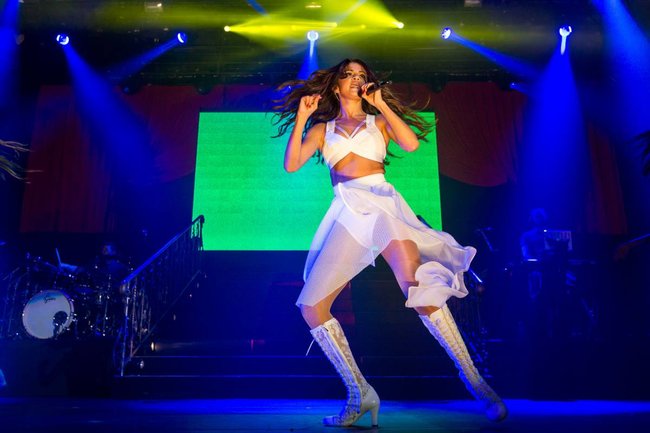 Выступление Селены Гомес на «State Farm Arena» в городе Идальго: selena-gomez-6_Starbeat.ru