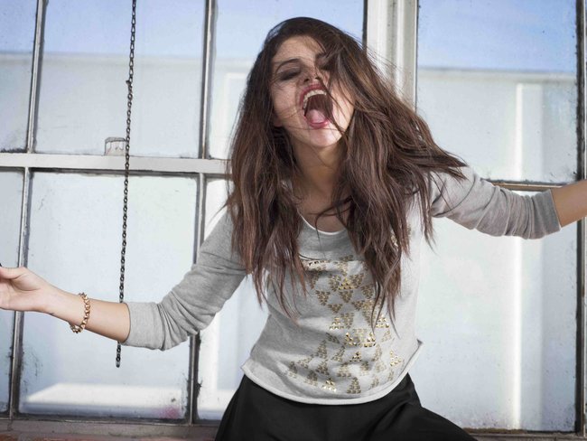 Селена Гомес представляет зимнюю коллекцию «NEO Adidas 2013»: selena-gomez-neo-adidas-2013-winter-collection--04_Starbeat.ru