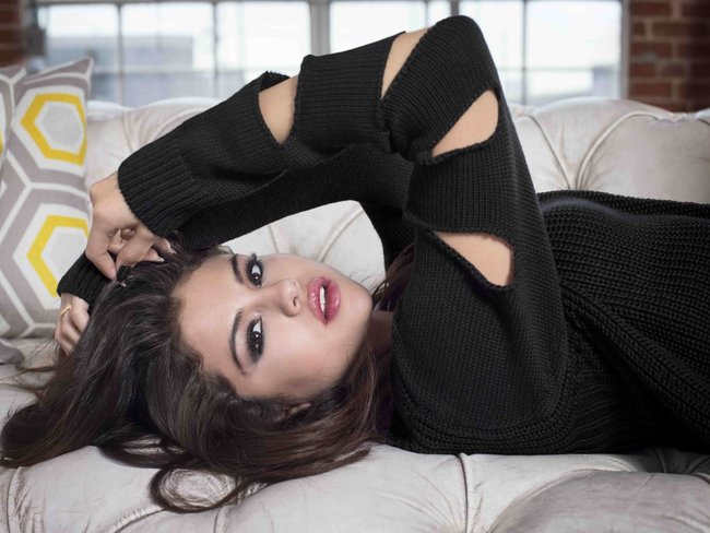 Селена Гомес представляет зимнюю коллекцию «NEO Adidas 2013»: selena-gomez-neo-adidas-2013-winter-collection--08_Starbeat.ru