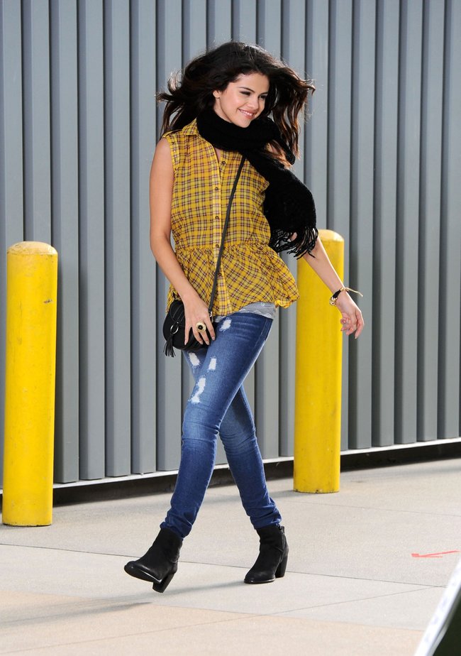 Селена Гомес на съемках рекламной фотосессии «Dream Out Loud», Санта-Моника: selena-gomez-11_Starbeat.ru