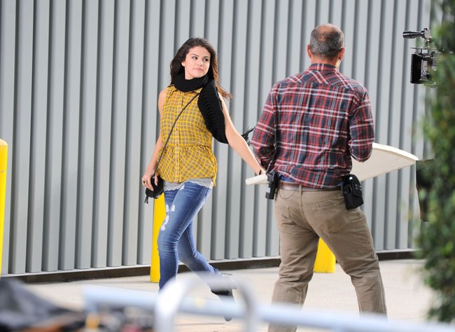 Селена Гомес на съемках рекламной фотосессии «Dream Out Loud», Санта-Моника: selena-gomez-3_Starbeat.ru