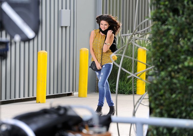 Селена Гомес на съемках рекламной фотосессии «Dream Out Loud», Санта-Моника: selena-gomez-4_Starbeat.ru
