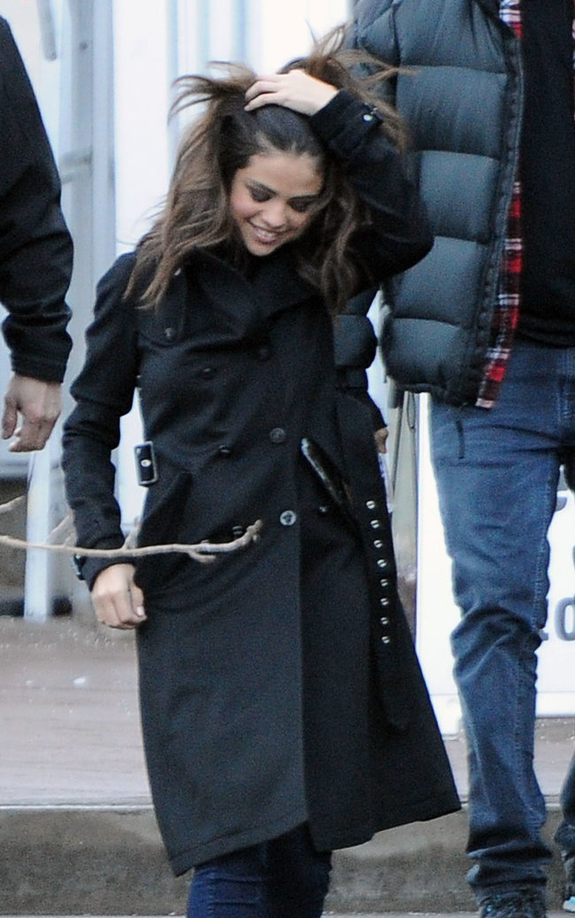Селена Гомес на прогулке в Парк-сити: selena-gomez---out-in-park-city--02_Starbeat.ru