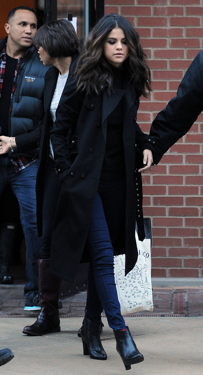 Селена Гомес на прогулке в Парк-сити: selena-gomez---out-in-park-city--06_Starbeat.ru