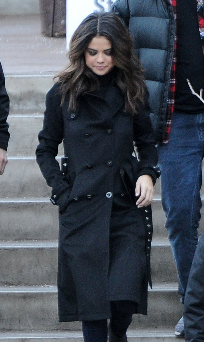 Селена Гомес на прогулке в Парк-сити: selena-gomez---out-in-park-city--07_Starbeat.ru