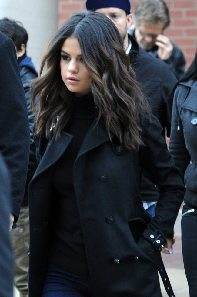 Селена Гомес на прогулке в Парк-сити: selena-gomez---out-in-park-city--10_Starbeat.ru