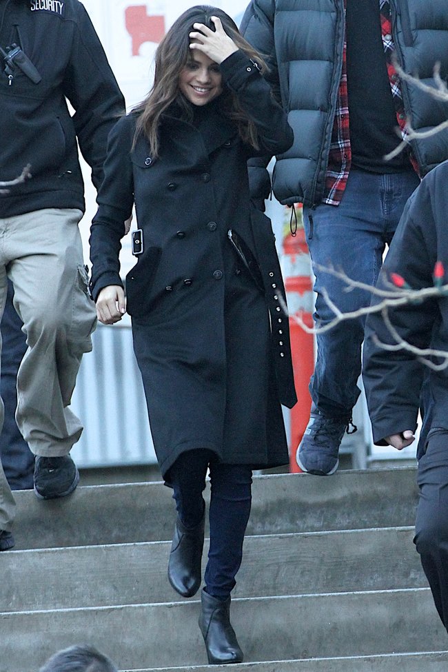 Селена Гомес на прогулке в Парк-сити: selena-gomez---out-in-park-city--14_Starbeat.ru